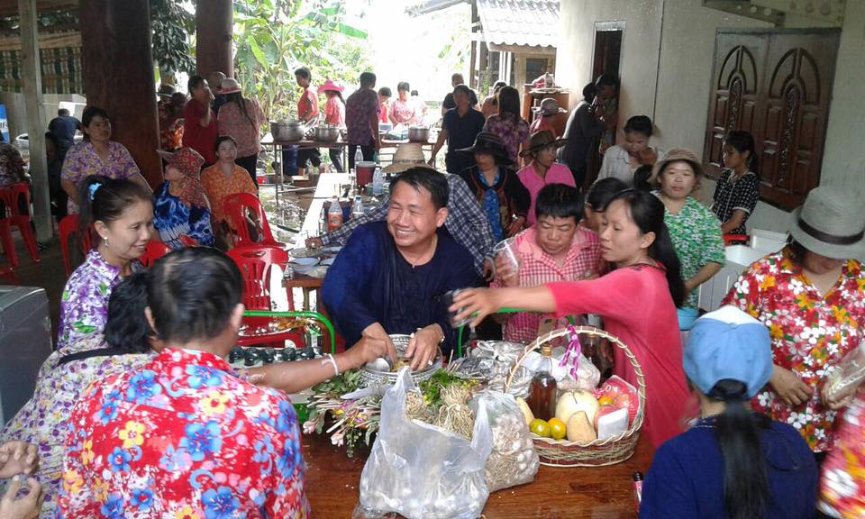 กิจกรรมรดน้ำดำหัวนายกเทศมนตรีตำบลทุ่งผึ้ง