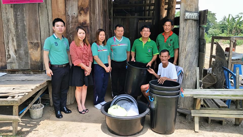 มอบของใช้ที่จำเป็นให้แก่ผู้สูงอายุยากไร้
