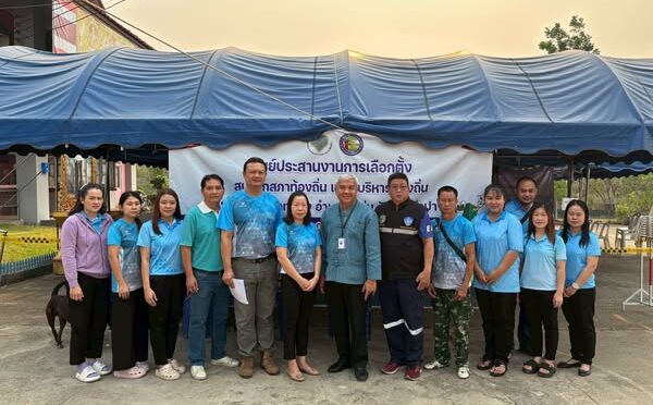 วันที่ 4 เมษายน 2568 เวลา 08.30 น. นายอภิเชษฐ์ วรรณโกฏิ ผู้ตรวจการเลือกตั้งประจำจังหวัดลำปาง ได้เข้าตรวจเยี่ยมพร้อมให้คำแนะนำเกี่ยวกับการเลือกตั้งฯ ณ ศูนย์ประสานงานการเลือกตั้งเทศบาลตำบลทุ่งผึ้ง