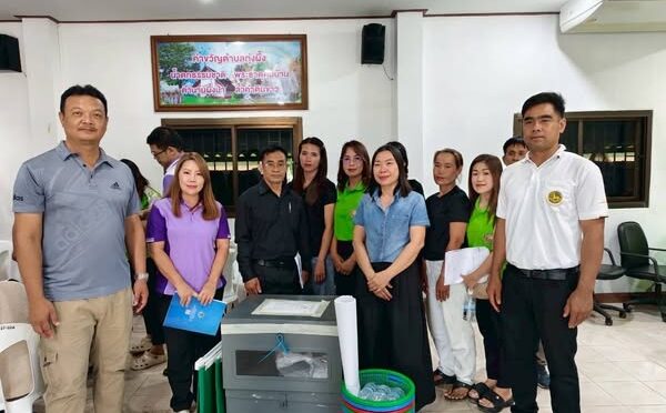 การส่งมอบบัตรเลือกตั้ง หีบเลือกตั้ง และอุปกรณ์การเลือกตั้ง ให้แก่ คณะกรรมการประจำหน่วยเลือกตั้ง (กปน.)​ ทุกหน่วยเลือกตั้ง เพื่อนำไปจัดเตรียมหน่วยเลือกตั้ง และเตรียมความพร้อมในการเลือกตั้งสมาชิกสภาเทศบาลและนายกเทศมนตรีตำบลทุ่งผึ้ง ในวันอาทิตย์ที่ 11 พฤษภาคม 2568